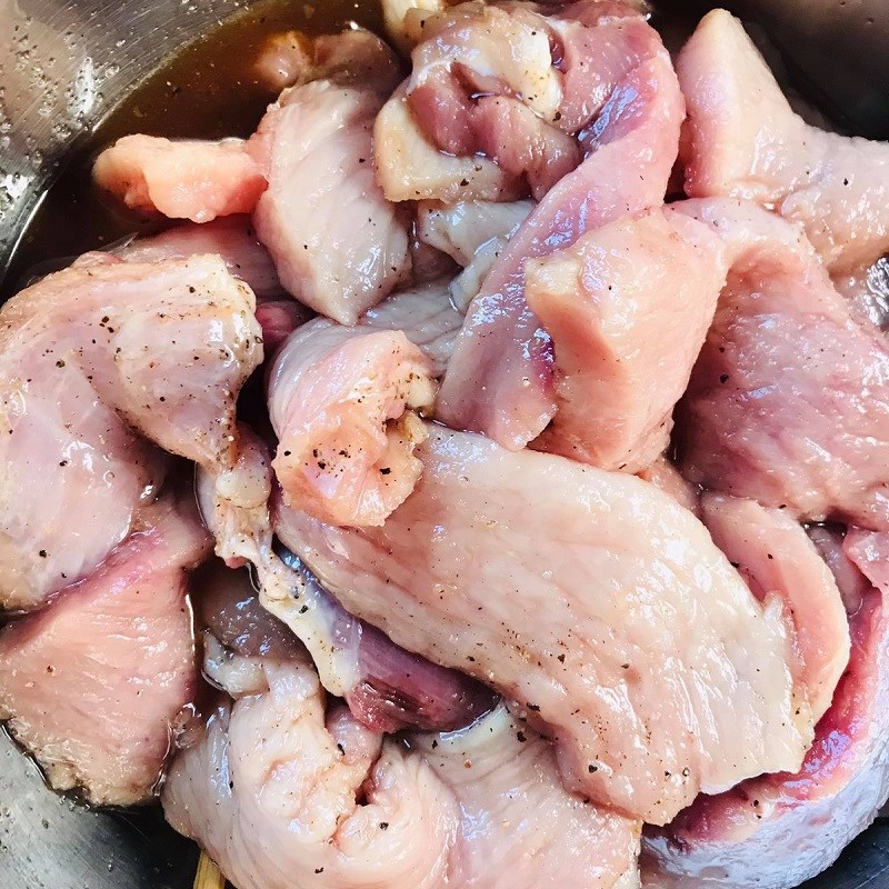 Sơ chế và ướp thịt