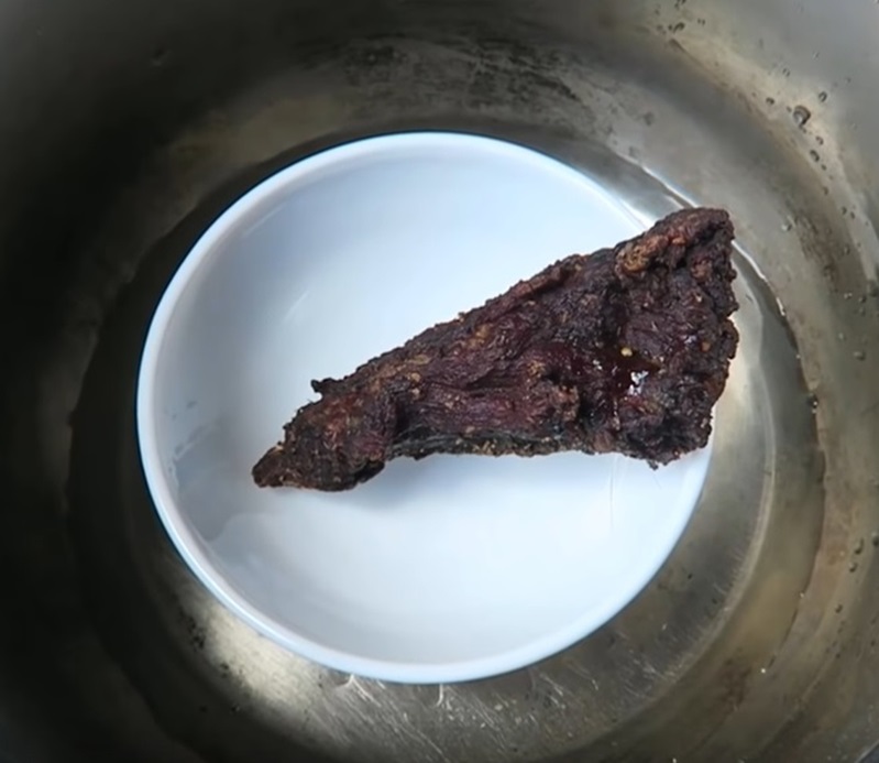 Thịt trâu gác bếp hấp cách thủy