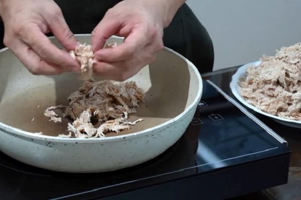 Xé sợi thịt gà